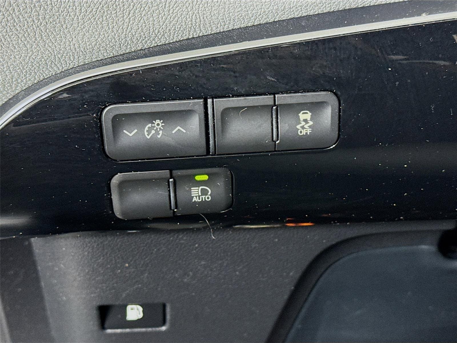 2017 Toyota Prius Three - Photo 11