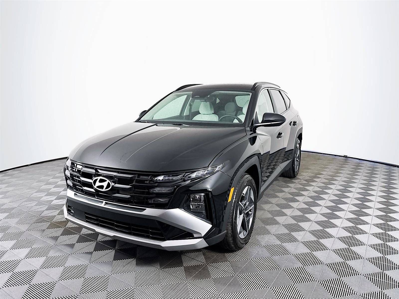 2025 Hyundai Tucson SEL photo 2