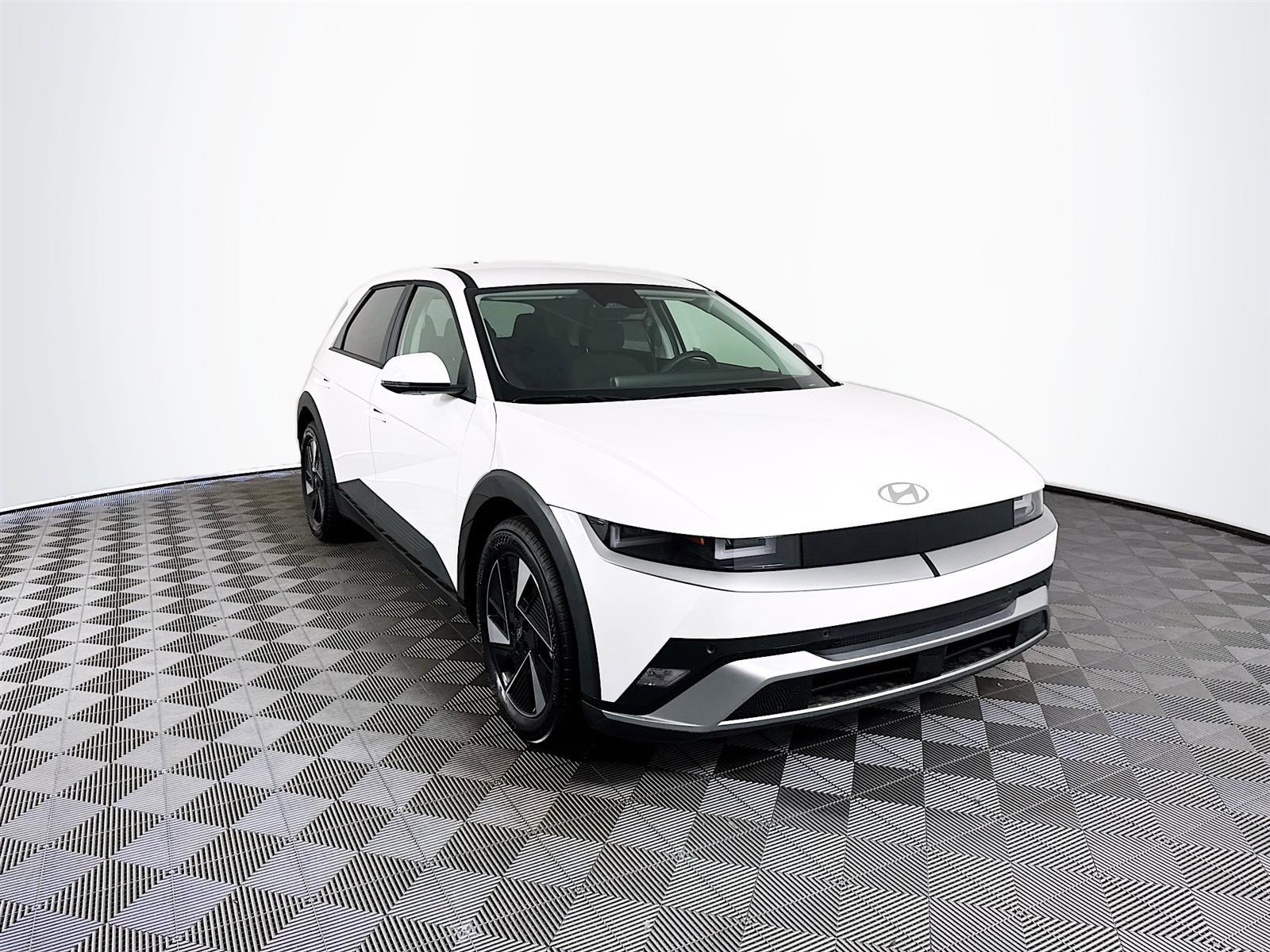 2025 Hyundai IONIQ 5 SE's photo