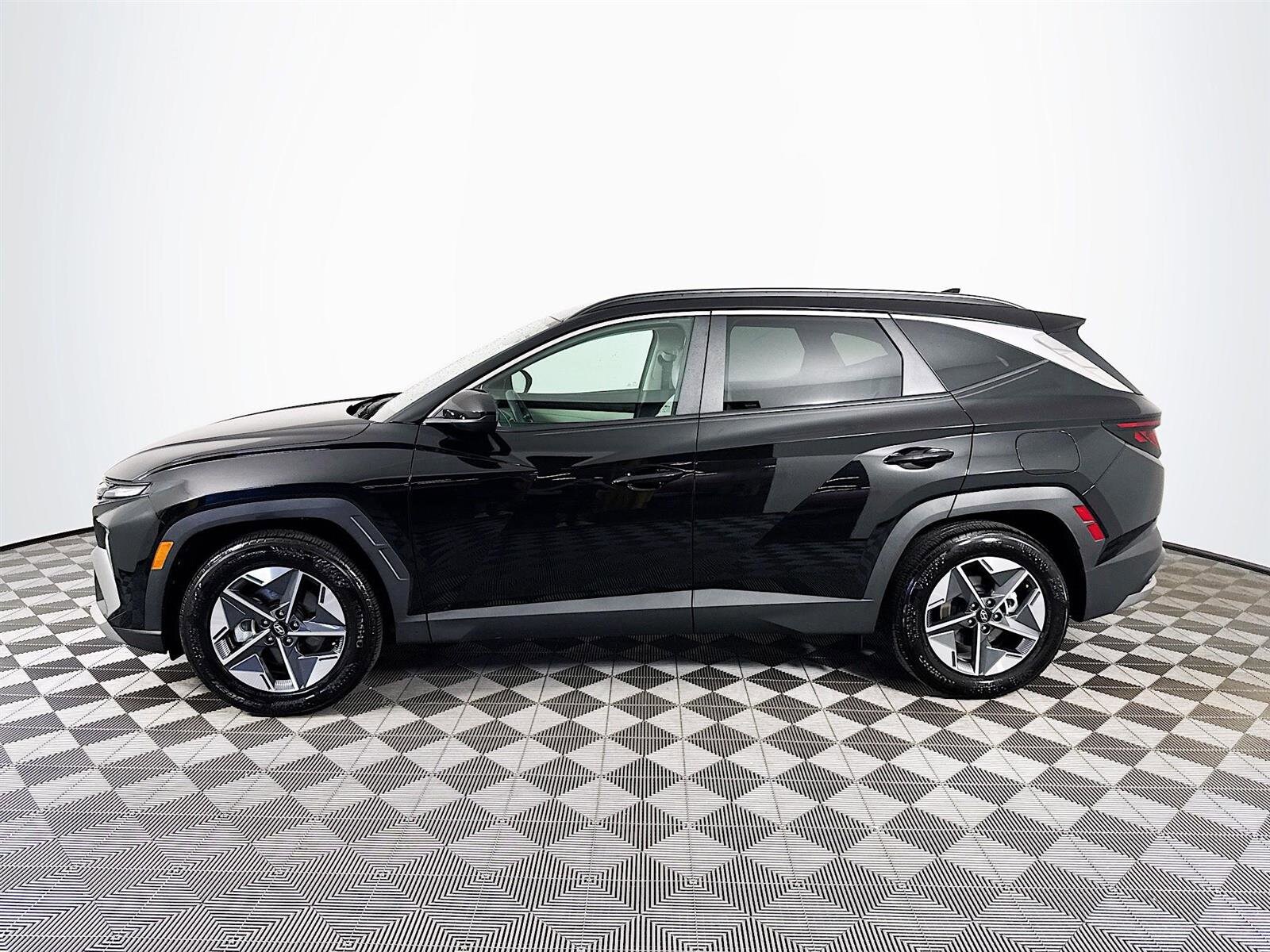 2025 Hyundai Tucson SEL photo 3