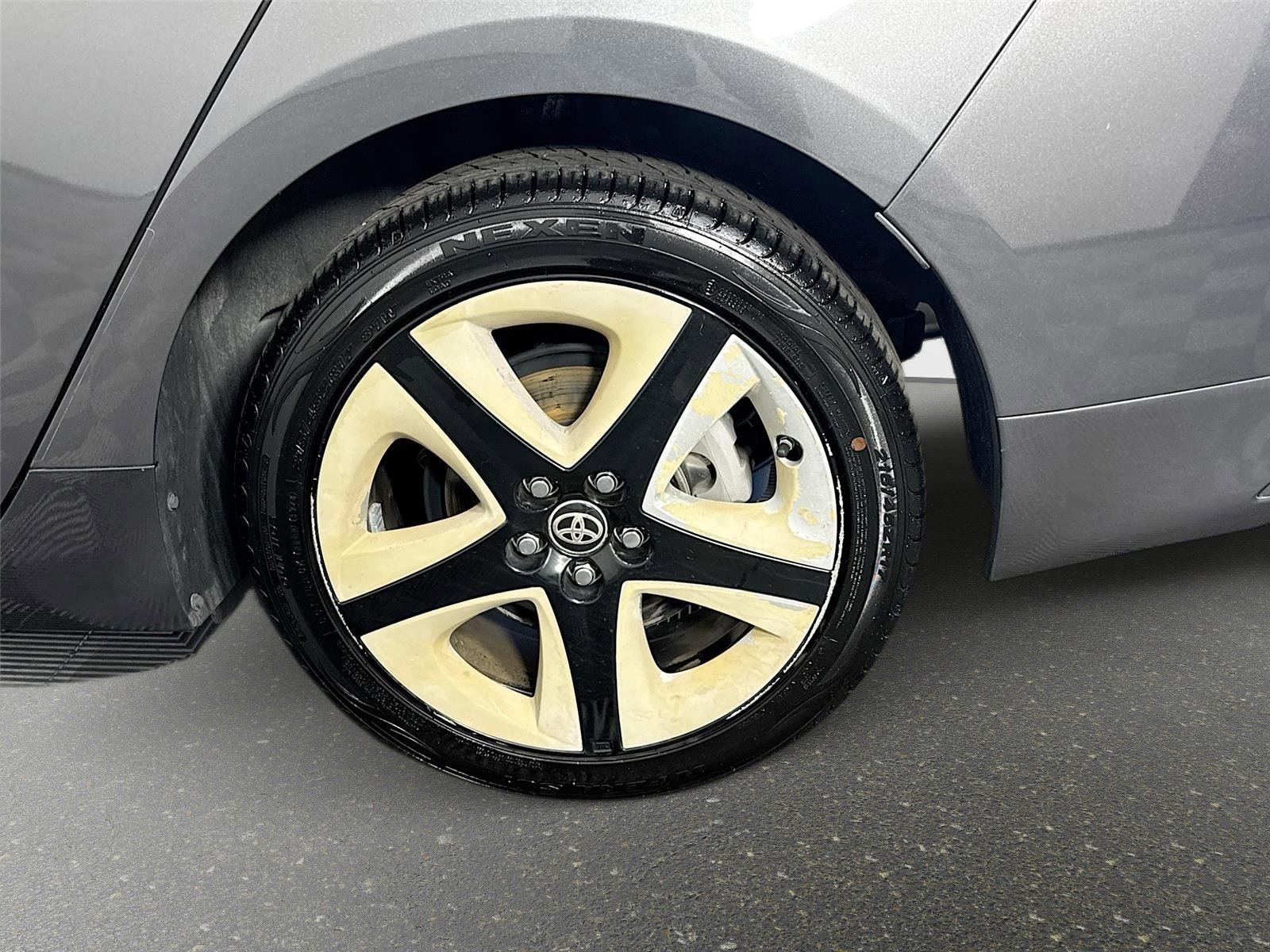 2017 Toyota Prius Three - Photo 29