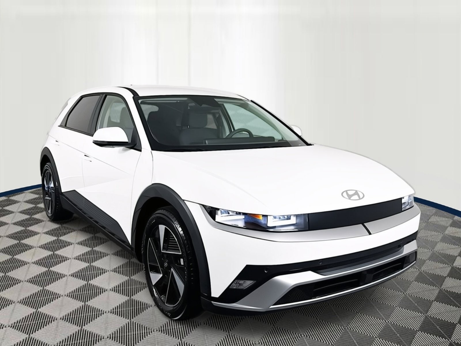 2025 Hyundai IONIQ 5 SE's photo