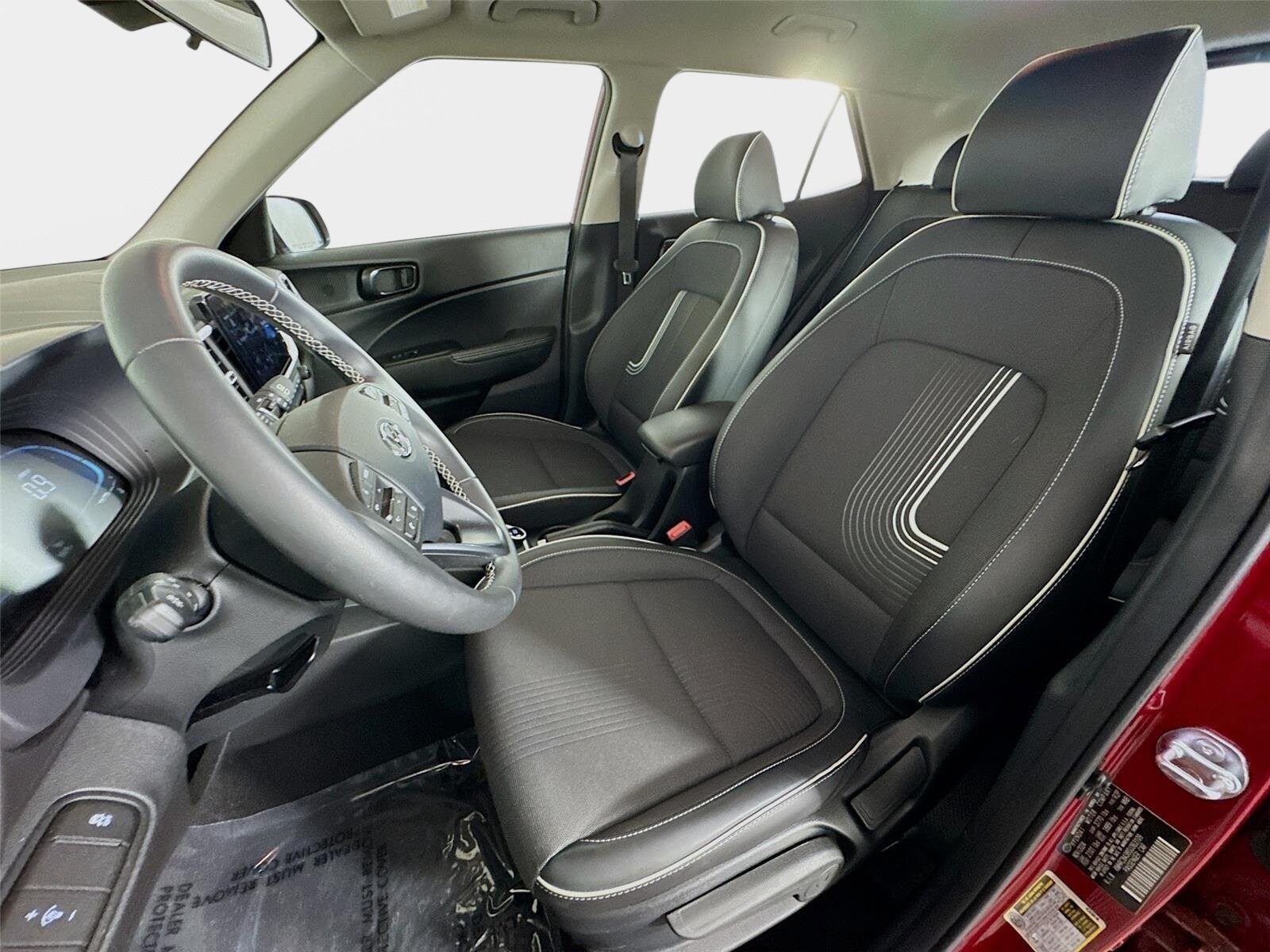 2025 Hyundai Venue Limited - Photo 11