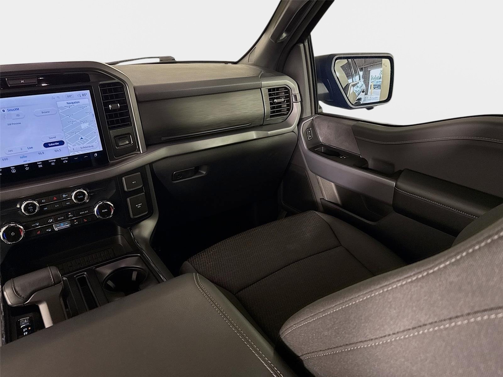 2025 Ford F-150 XLT - Photo 25