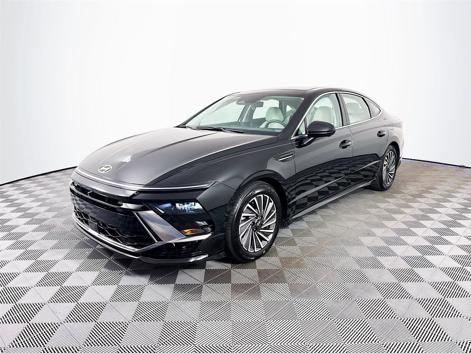 2024 Hyundai Sonata Hybrid Limited photo 3