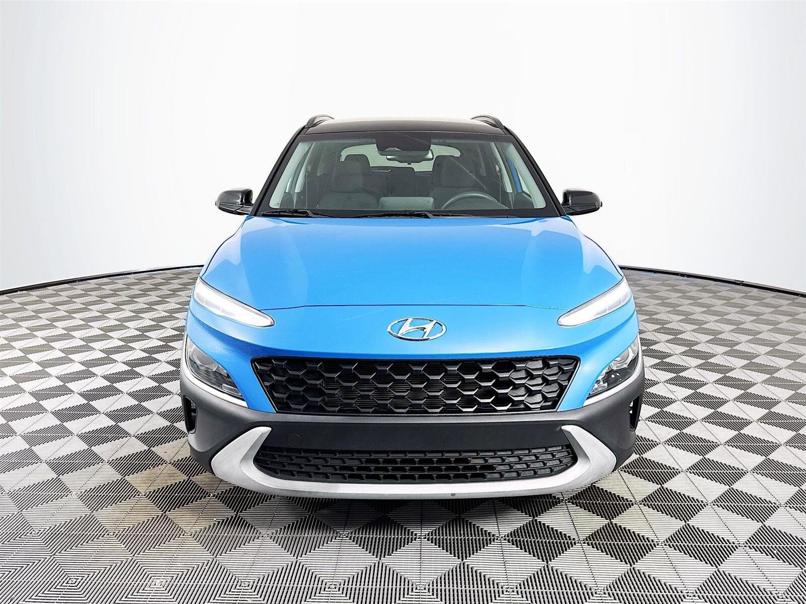 2022 Hyundai Kona SEL photo 2