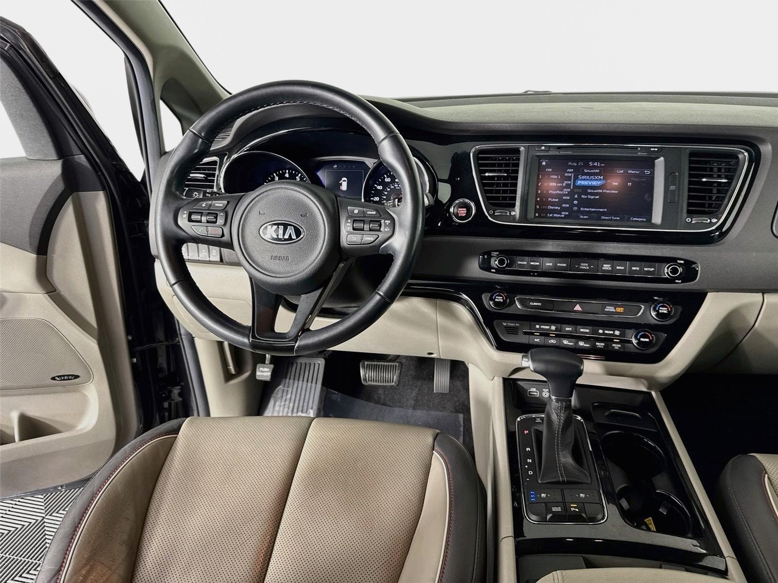 2017 Kia Sedona SX - Photo 25