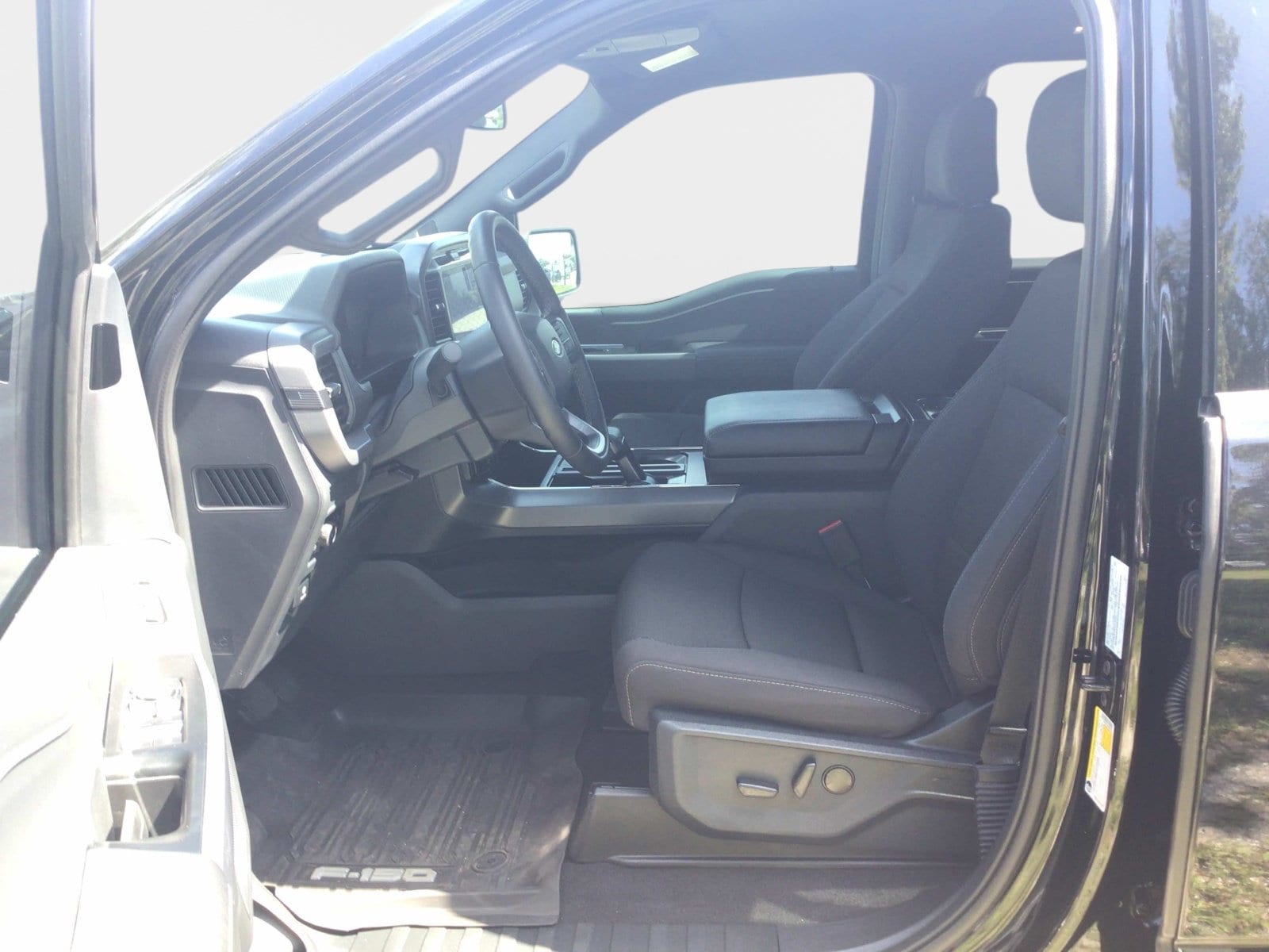 2025 Ford F-150 XLT - Photo 10