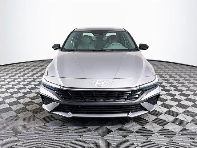 2026 Hyundai Elantra SEL Sport photo 2