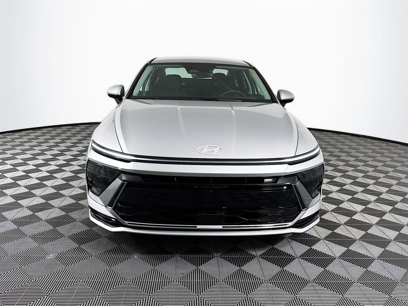 2025 Hyundai Sonata Hybrid SEL photo 2