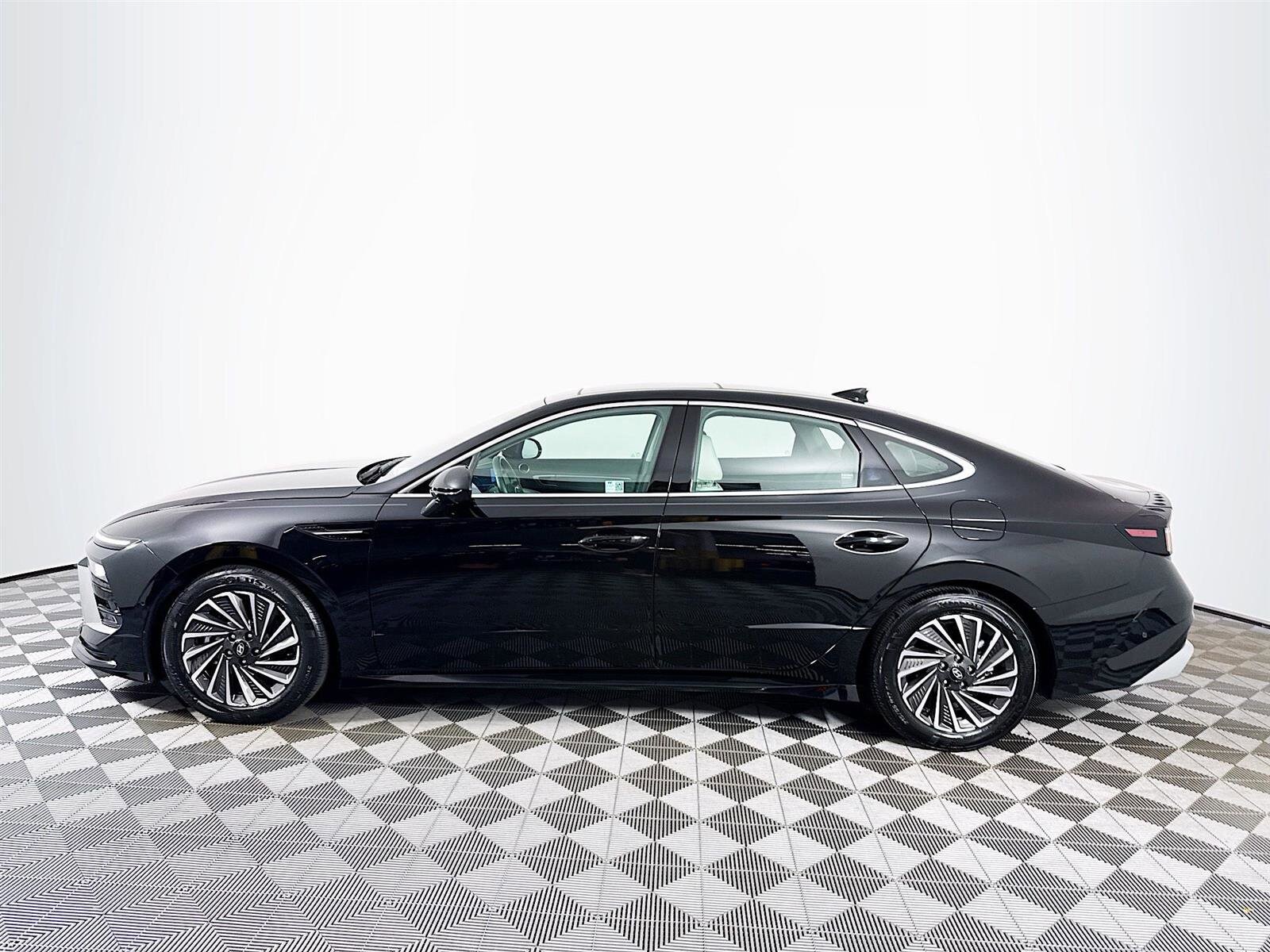 2024 Hyundai Sonata Hybrid Limited photo 4