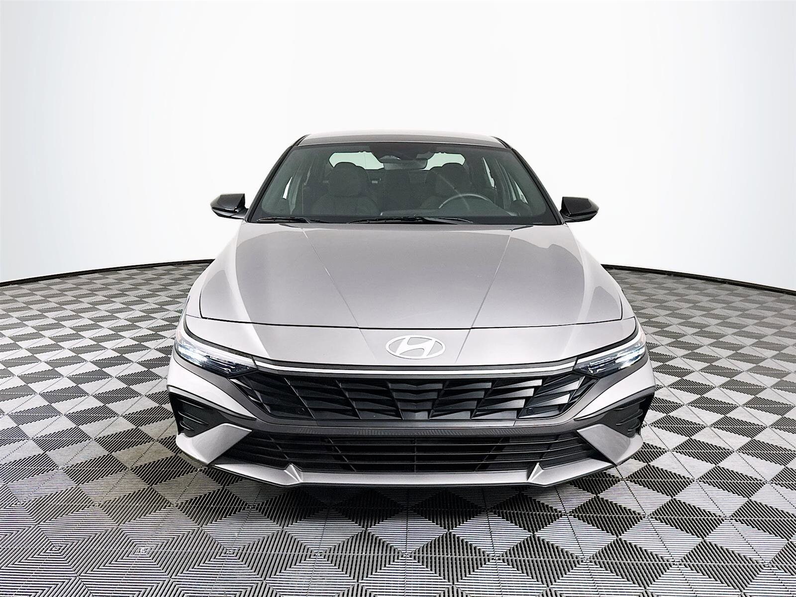 2025 Hyundai Elantra SEL Sport photo 2