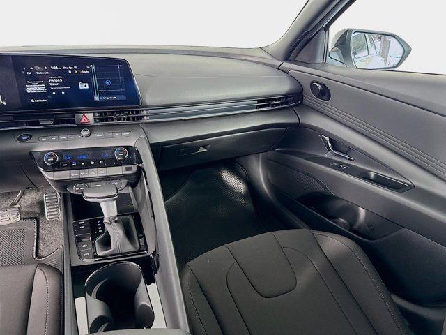 2025 Hyundai Elantra Blue - Photo 23