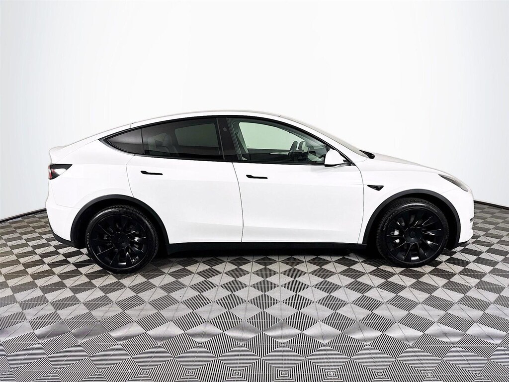 Used 2024 Tesla Model Y Long Range SUV