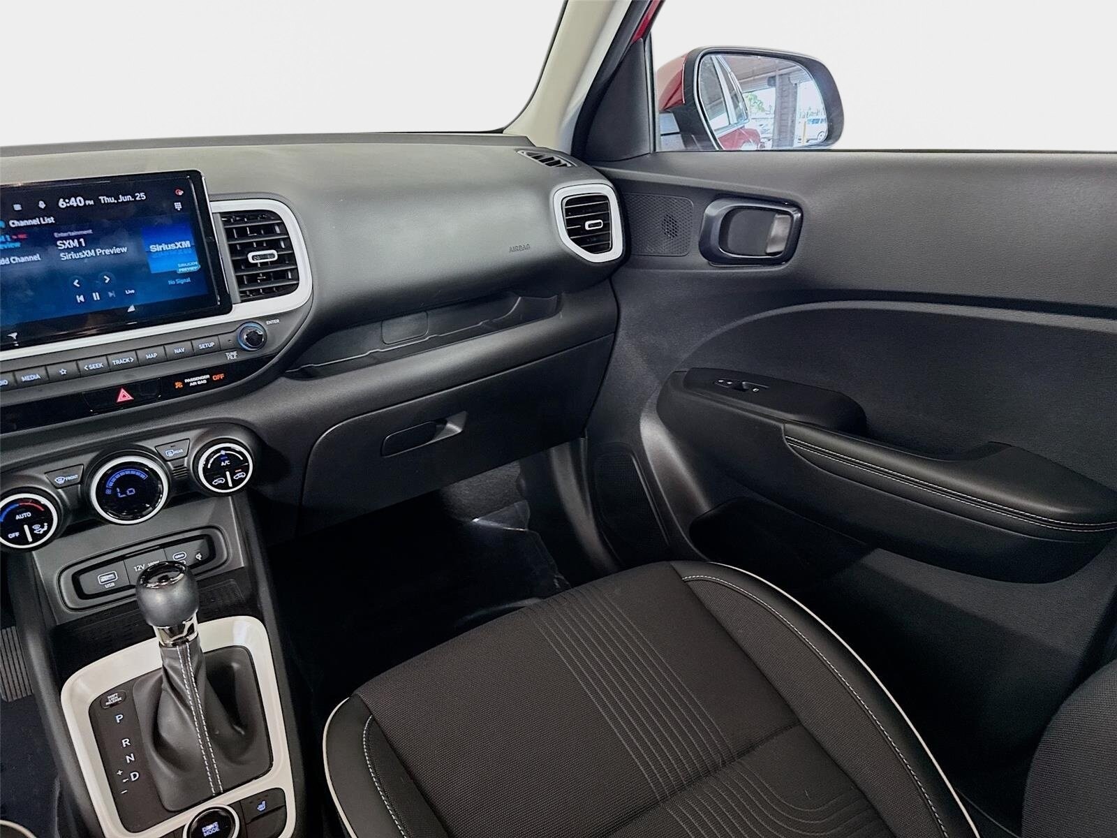 2025 Hyundai Venue Limited - Photo 24