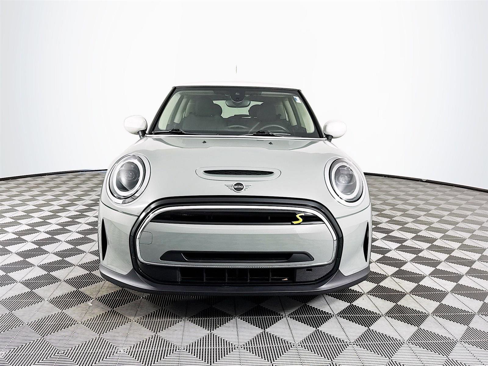 Used 2022 MINI Hardtop 2 Door SE with VIN WMW13DJ06N2S28143 for sale in Saint Petersburg, FL