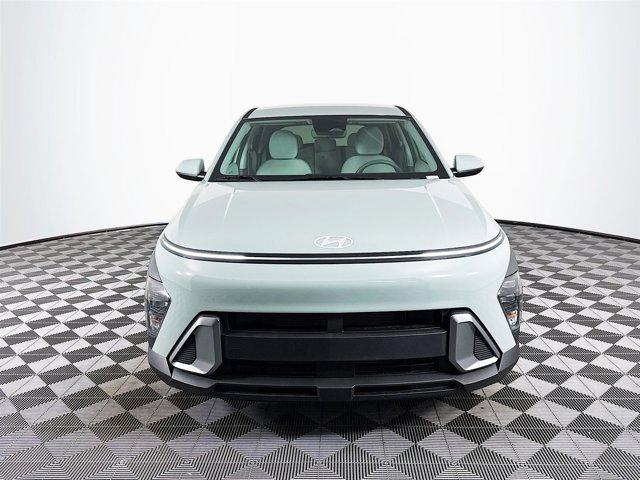 2026 Hyundai Kona SE photo 2