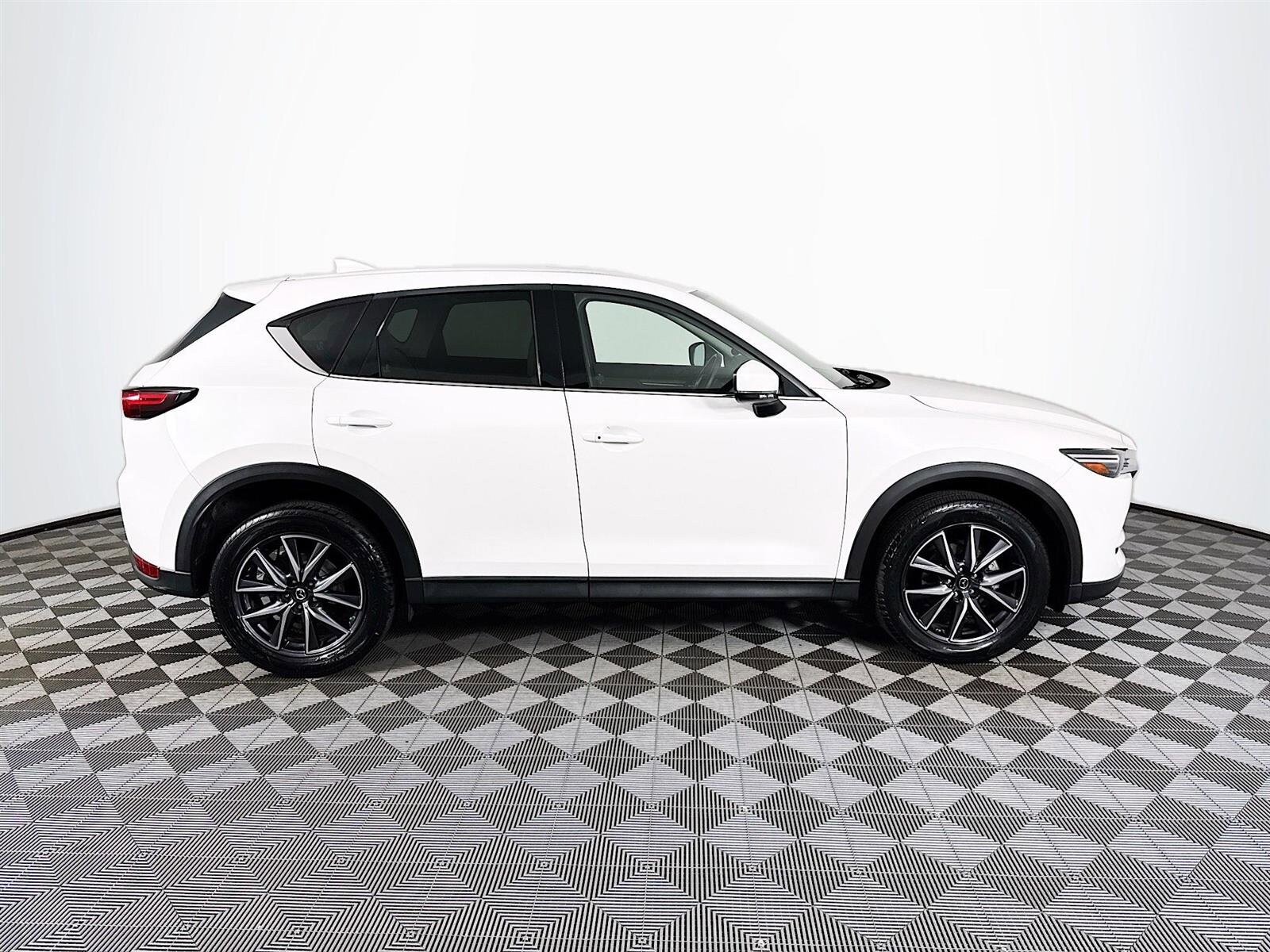 2017 Mazda CX-5 Grand Touring photo 4