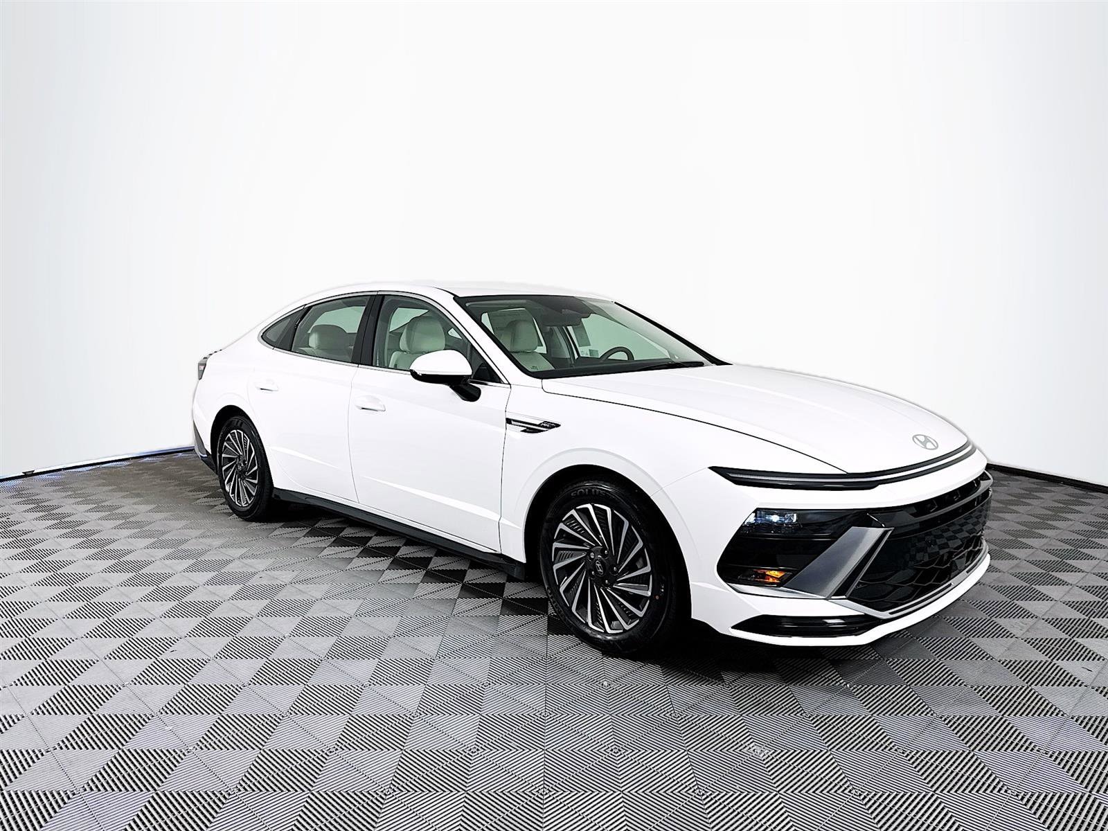 2025 Hyundai Sonata Hybrid SEL's photo