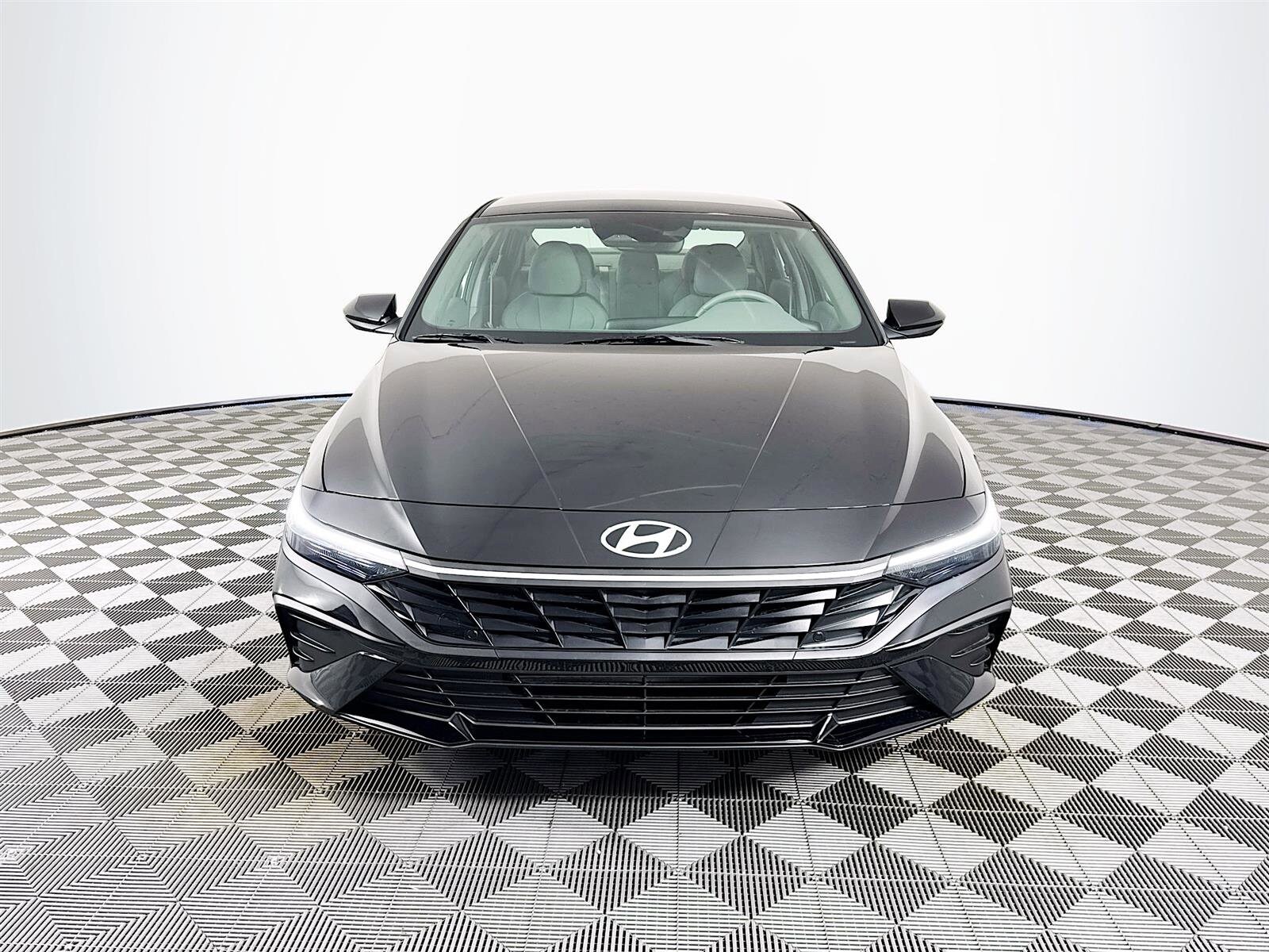 2026 Hyundai Elantra SEL Sport photo 2