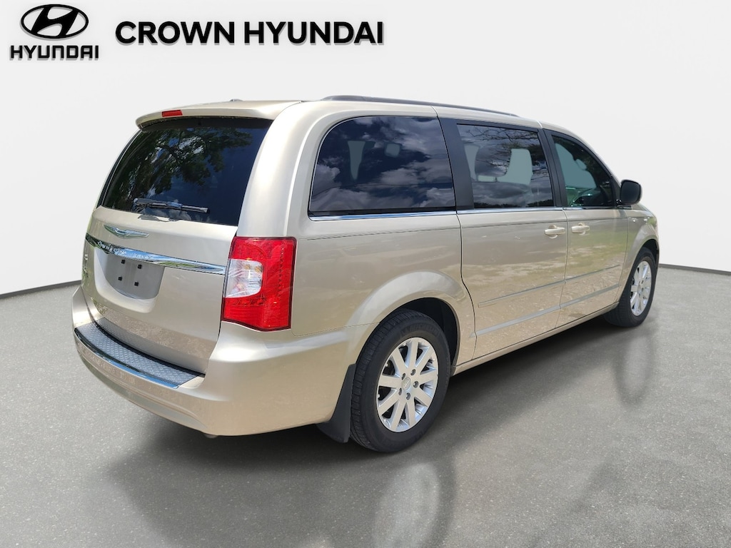 Used 2016 Chrysler Town & Country LX Van LWB Passenger Van