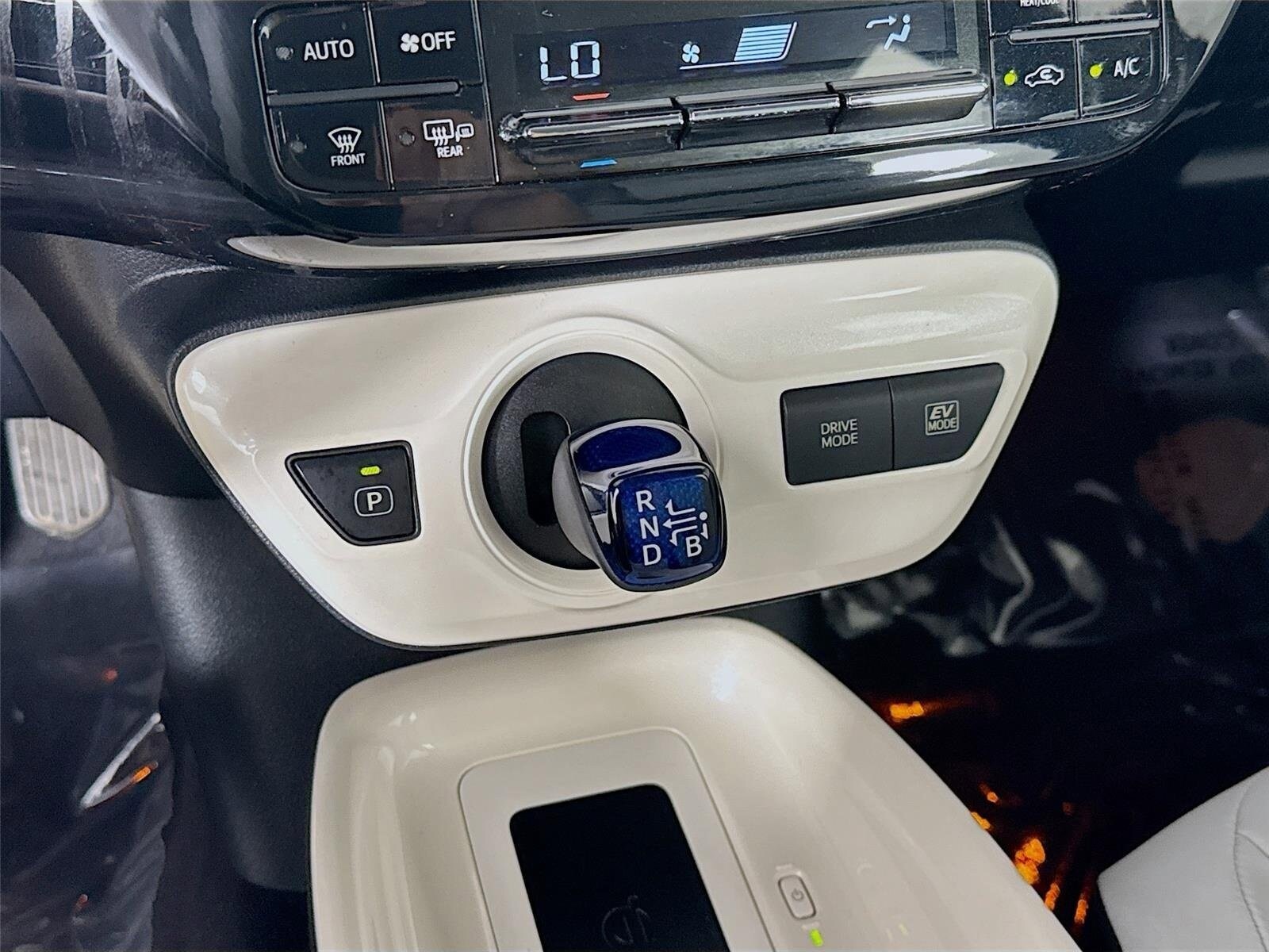 2017 Toyota Prius Three - Photo 18