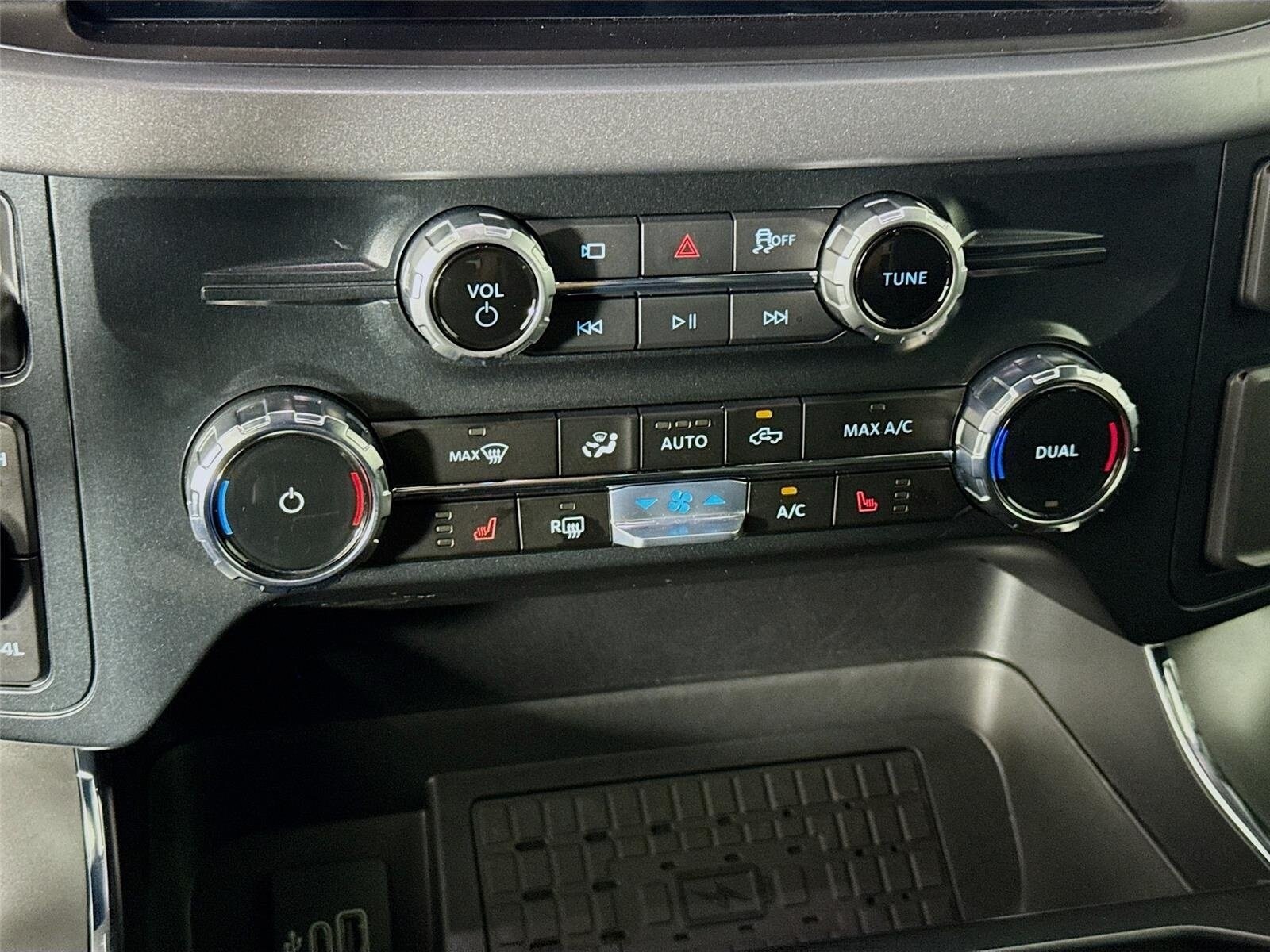2025 Ford F-150 XLT - Photo 18