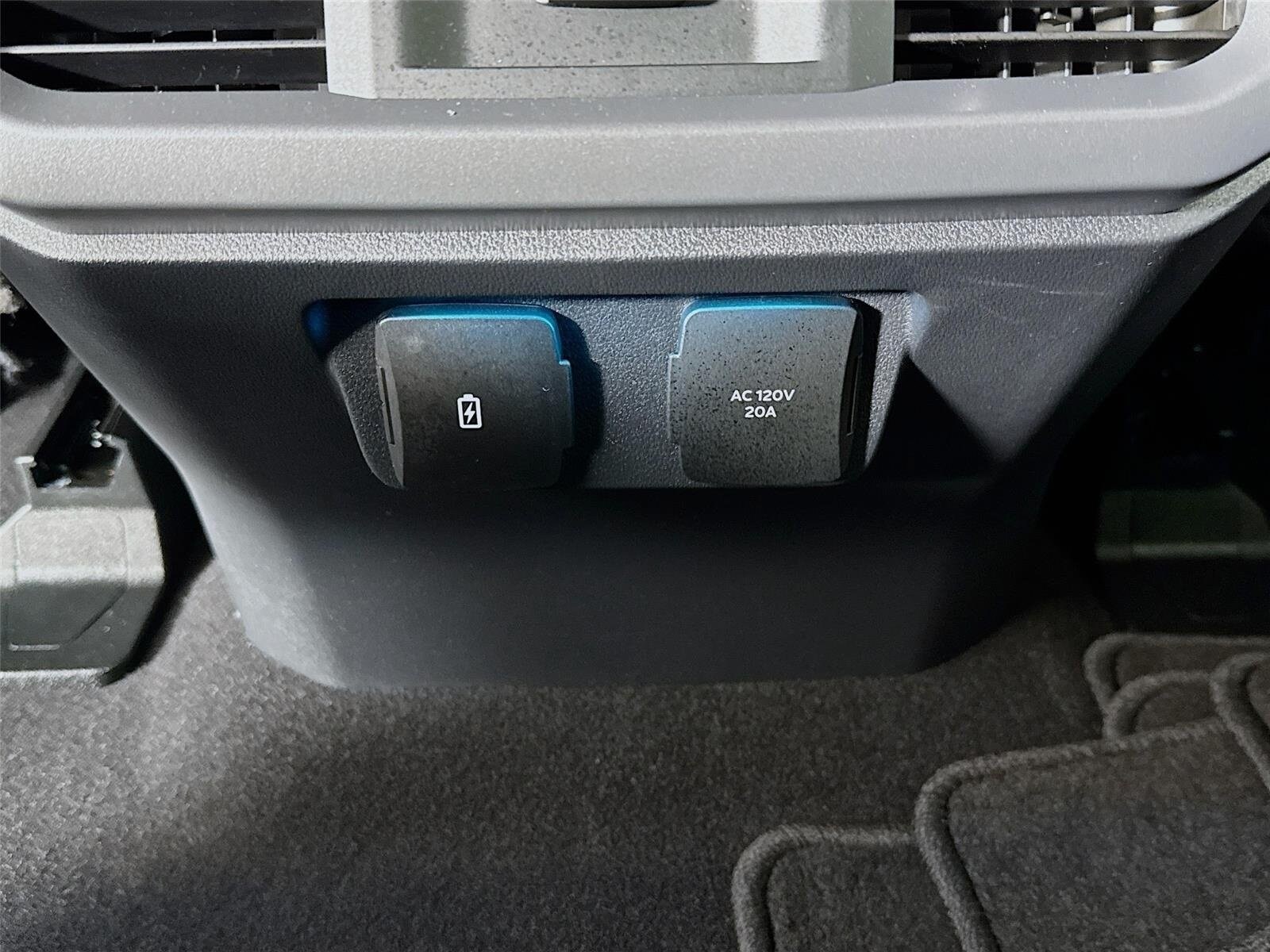 2025 Ford F-150 XLT - Photo 27