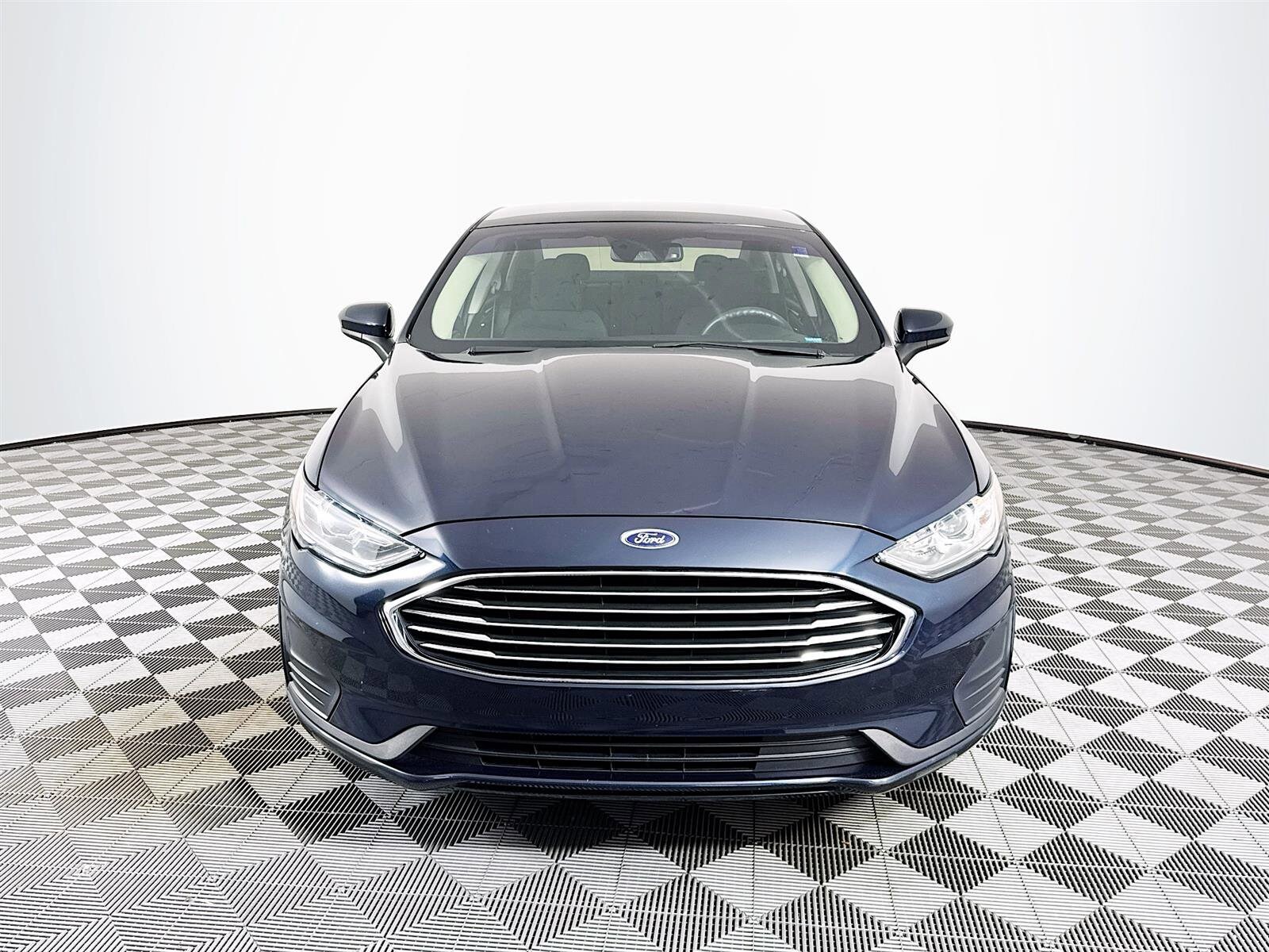2020 Ford Fusion SE photo 2