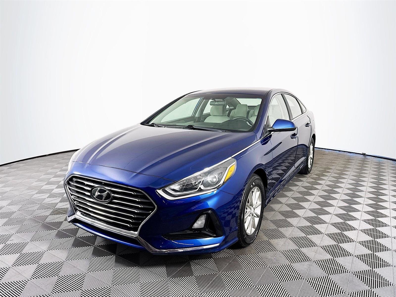 2018 Hyundai Sonata SE photo 2