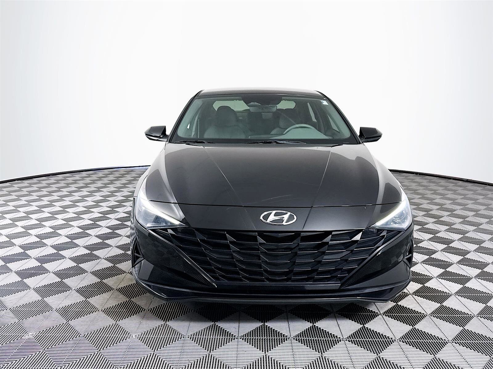 2023 Hyundai Elantra SEL photo 2