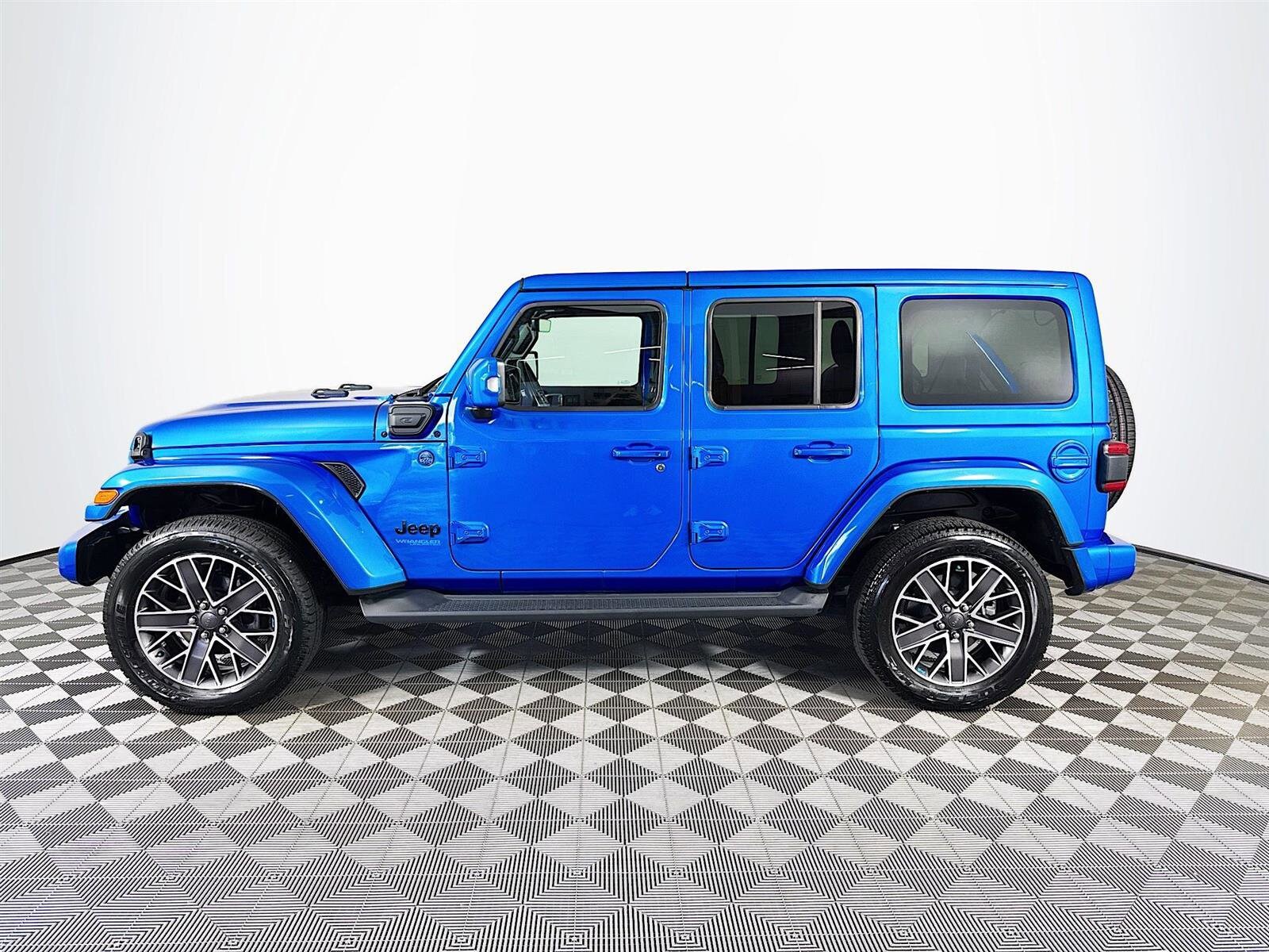 2022 Jeep Wrangler 4xe Unlimited Rubicon High Tide photo 4