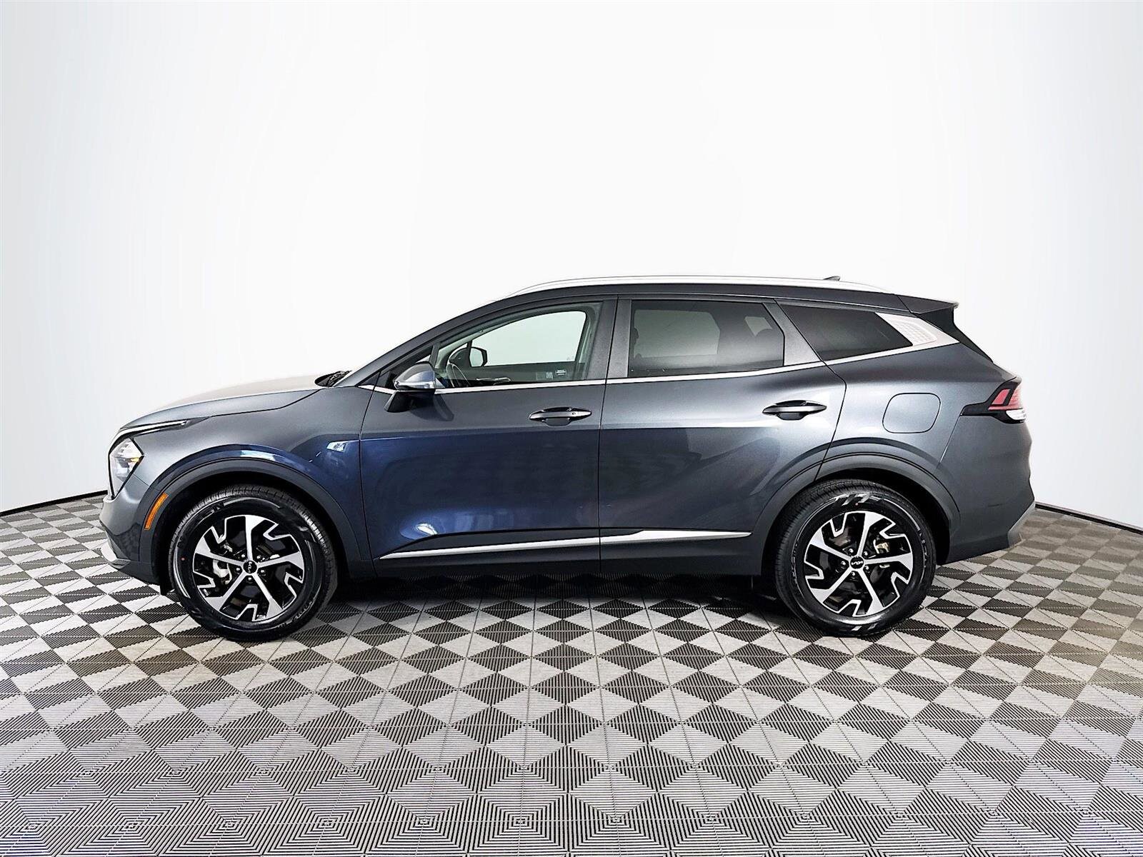 2023 Kia Sportage EX photo 2
