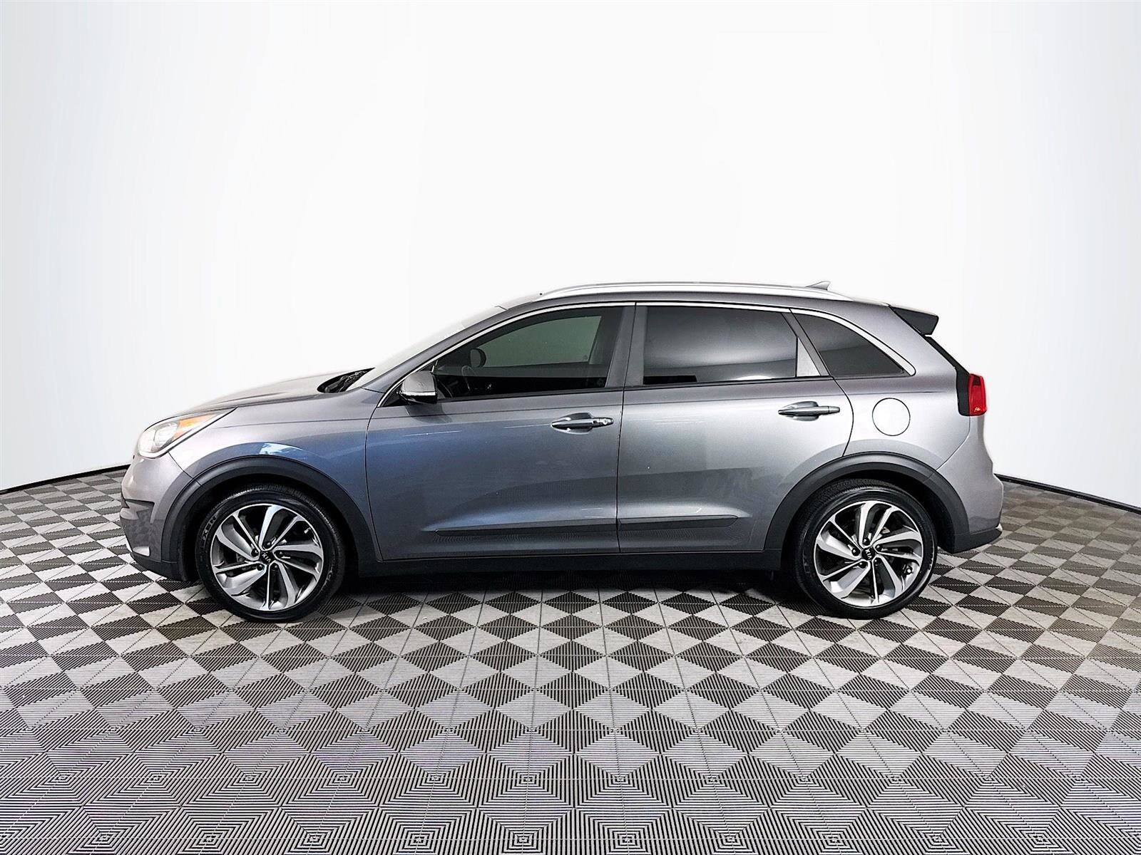 2017 Kia Niro Touring photo 4
