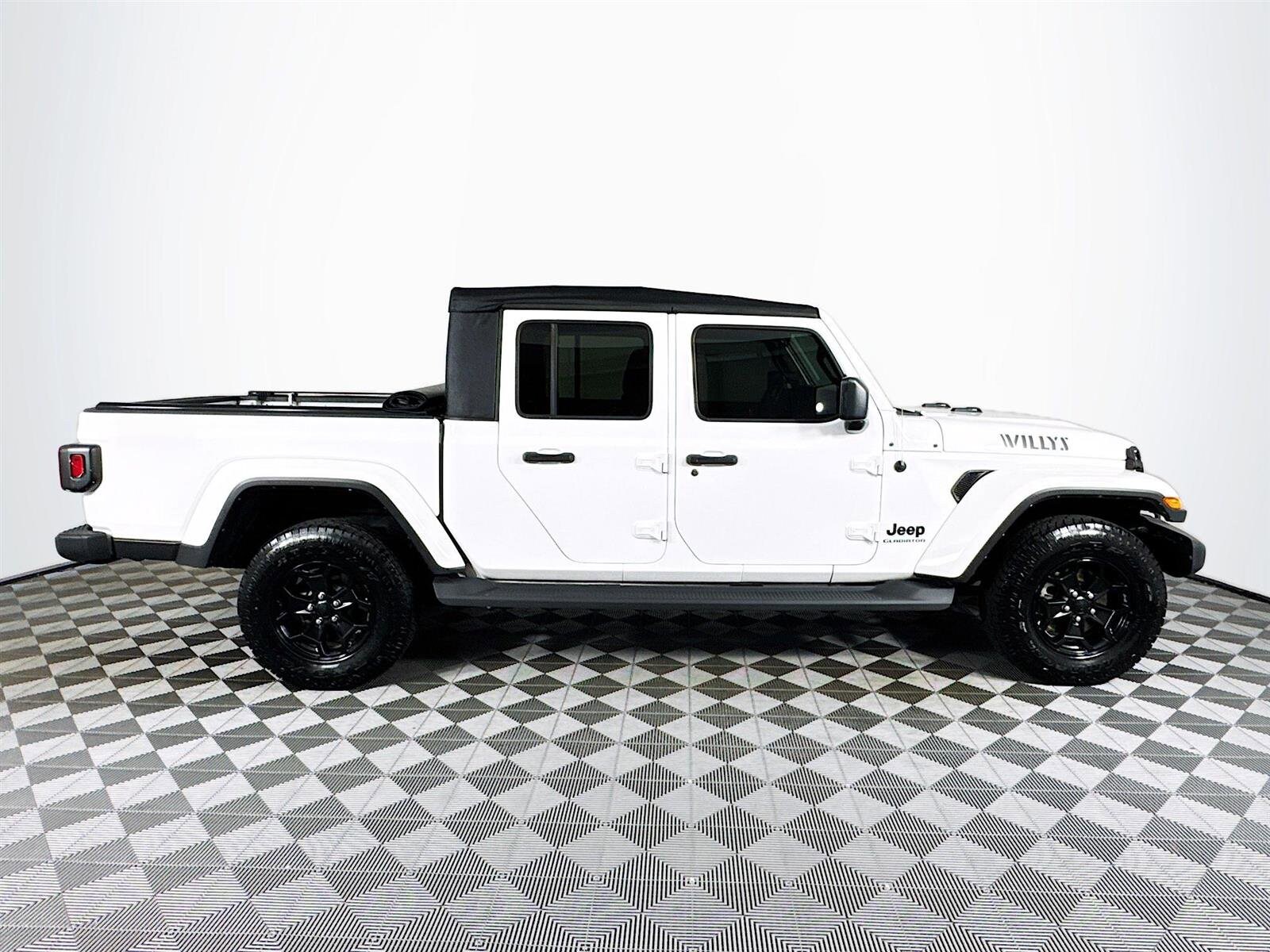 2021 Jeep Gladiator Willys photo 4