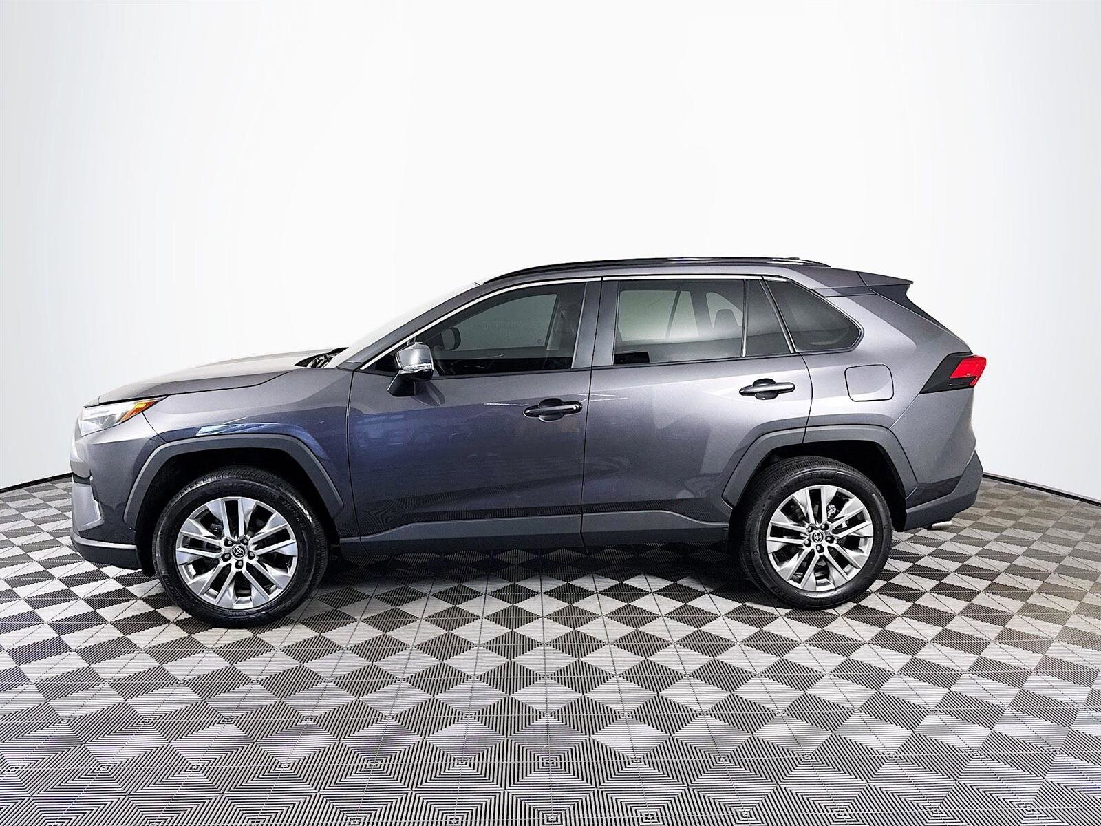 2024 Toyota RAV4 XLE Premium photo 4