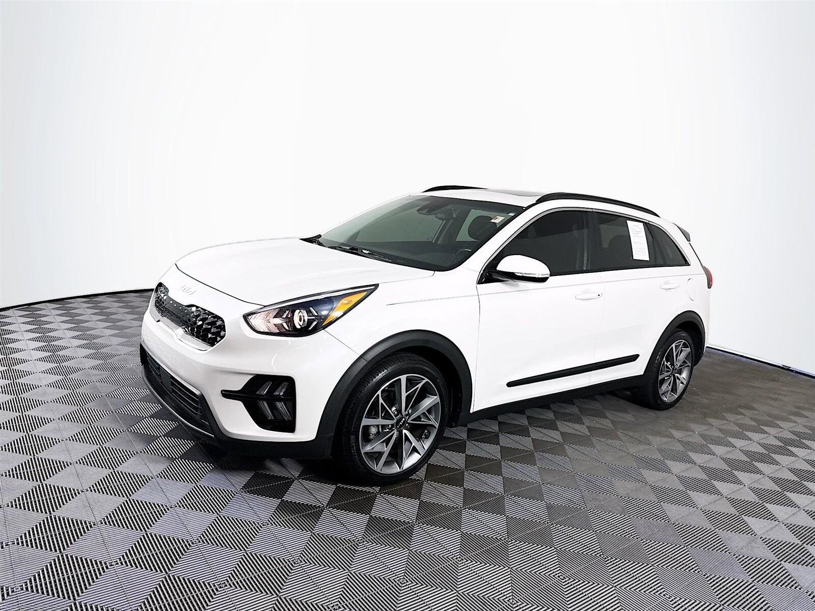 2022 Kia Niro Touring Special Edition photo 2