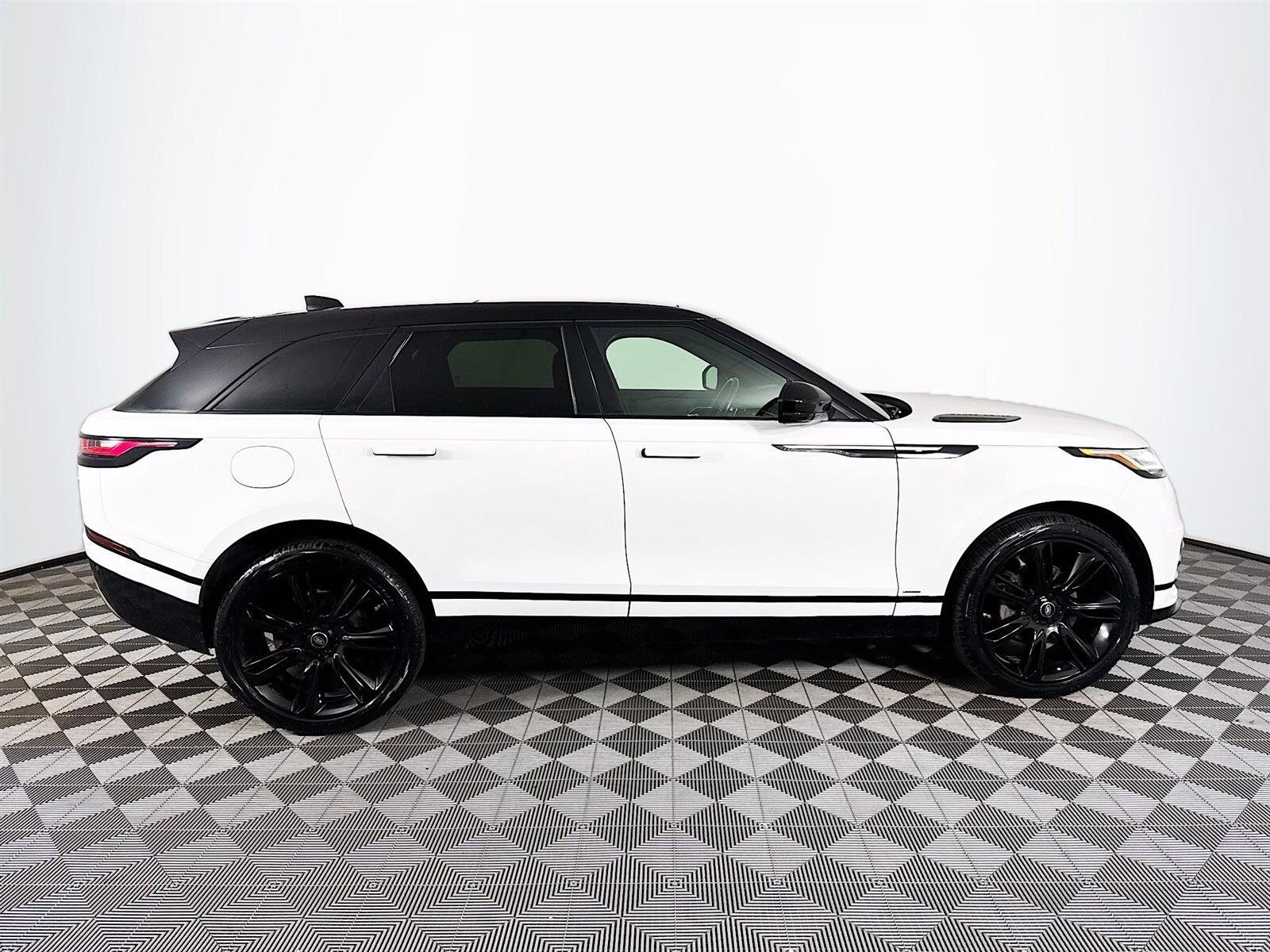2020 Land Rover Range Rover Velar R-Dynamic S photo 2