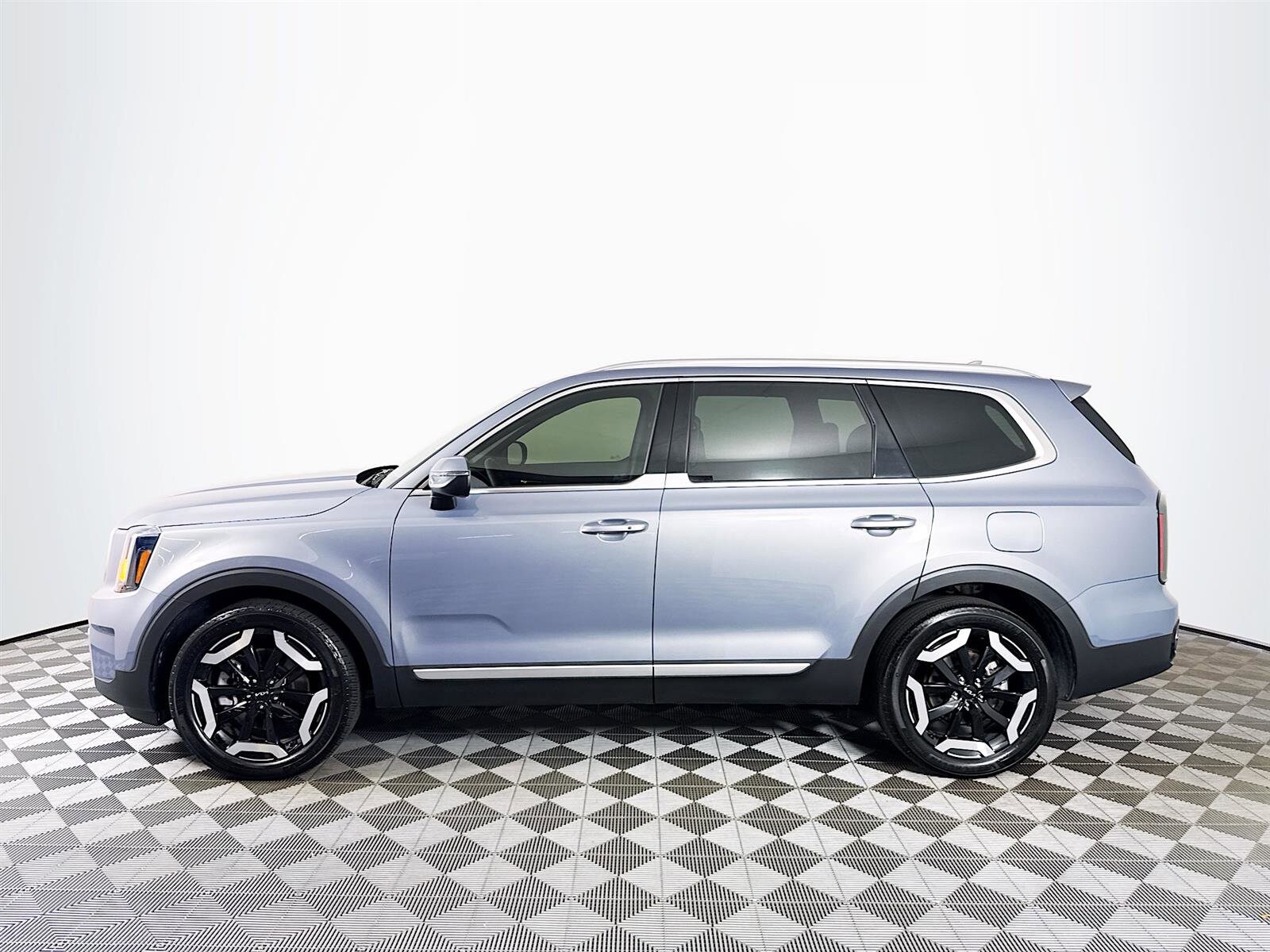 2024 Kia Telluride EX photo 2