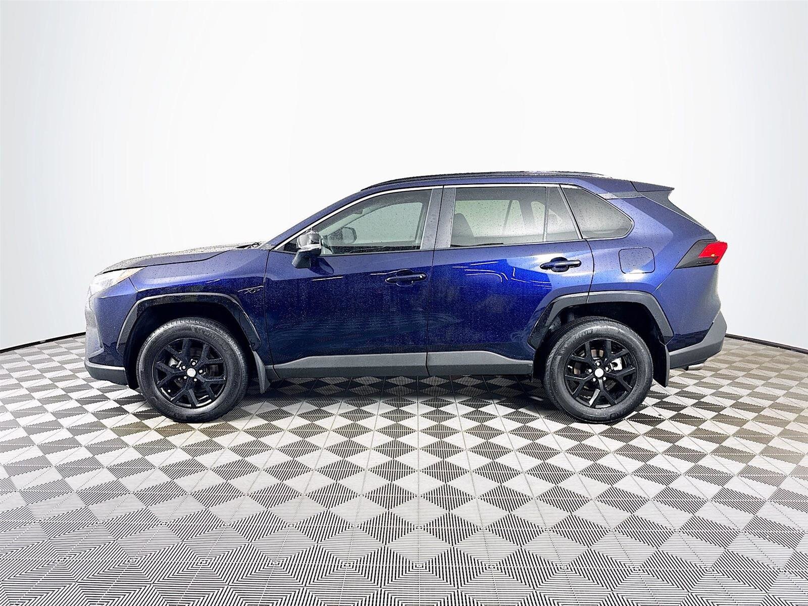 2023 Toyota RAV4 XLE photo 4