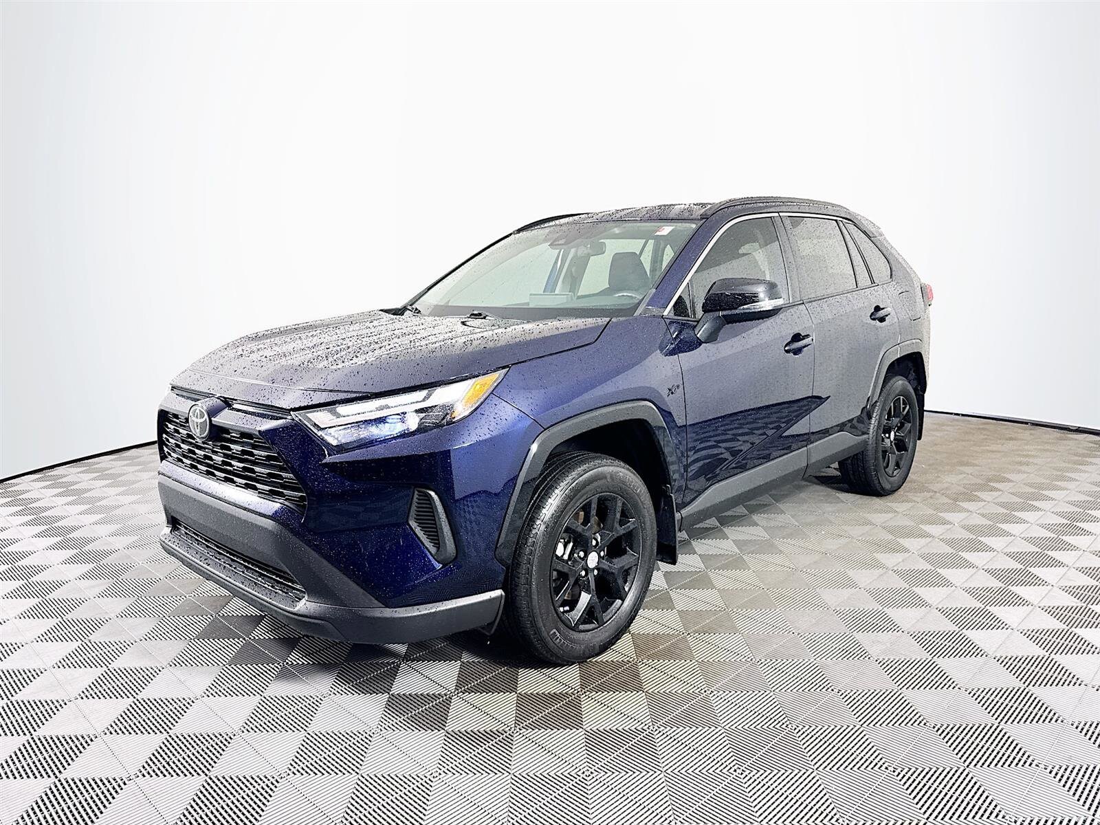 2023 Toyota RAV4 XLE photo 3