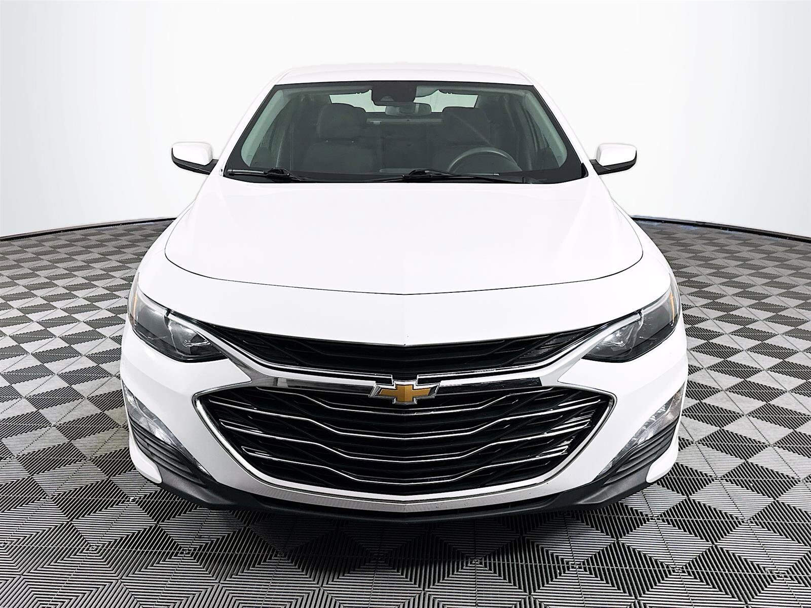 2024 Chevrolet Malibu 1LT photo 2