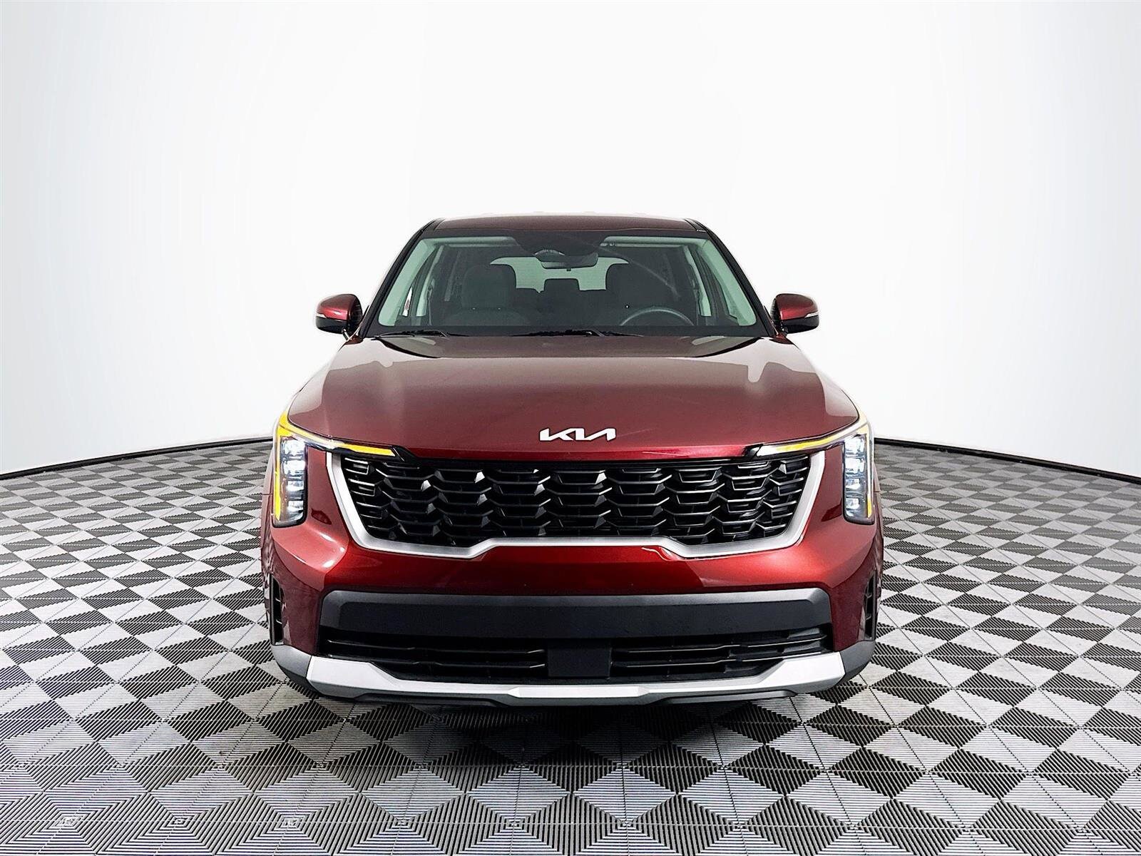2024 Kia Sorento LX photo 2