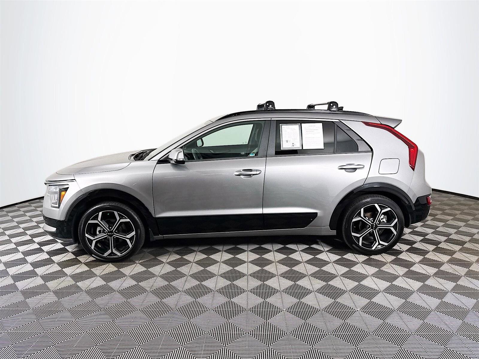 2024 Kia Niro SX Touring photo 4