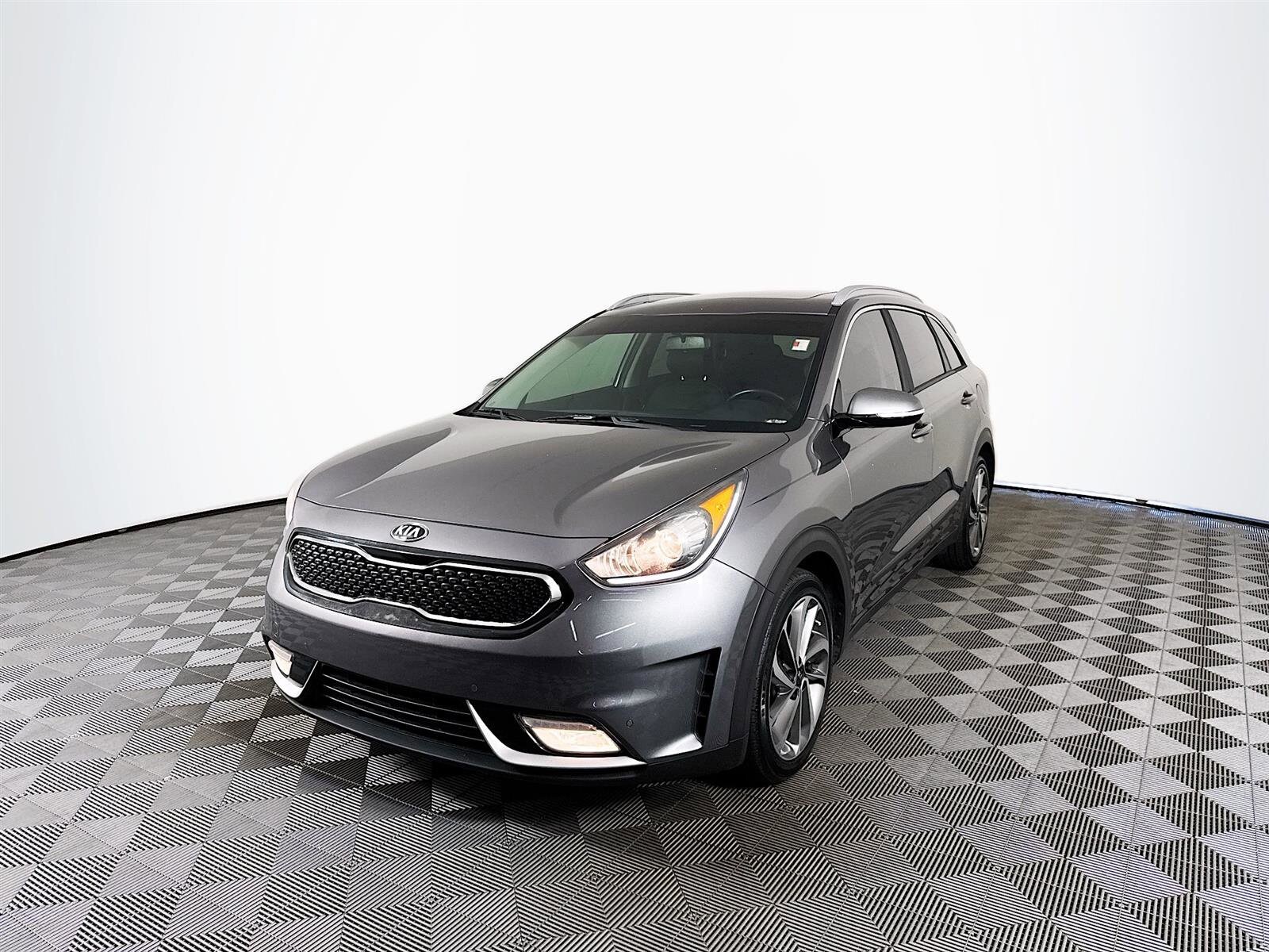 2017 Kia Niro Touring photo 3