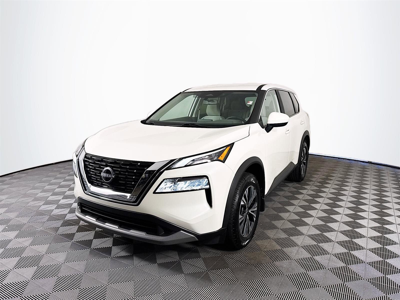 2023 Nissan Rogue SV photo 2