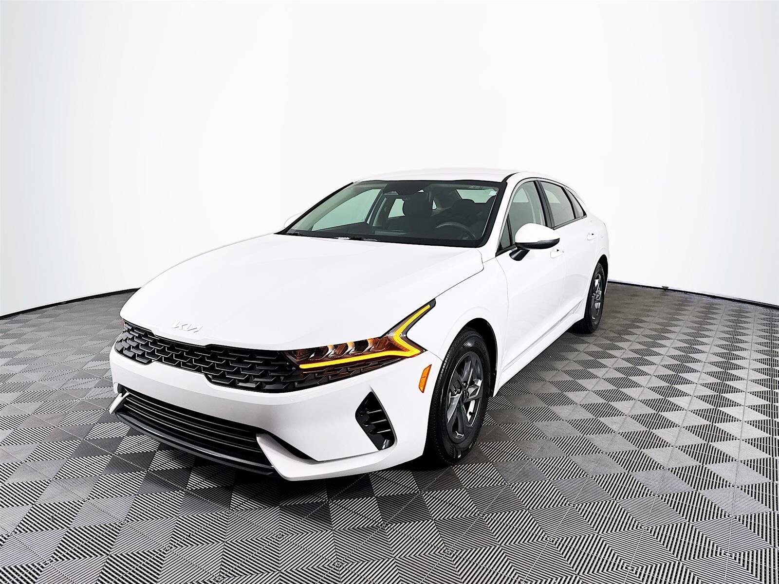 2024 Kia K5 LXS photo 3