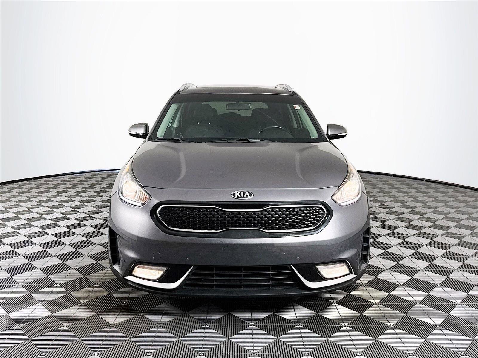 2017 Kia Niro Touring photo 2