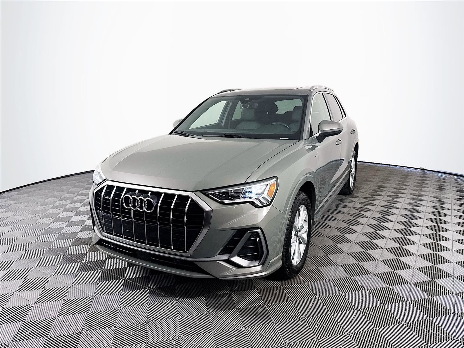 2024 Audi Q3 S line Premium photo 2