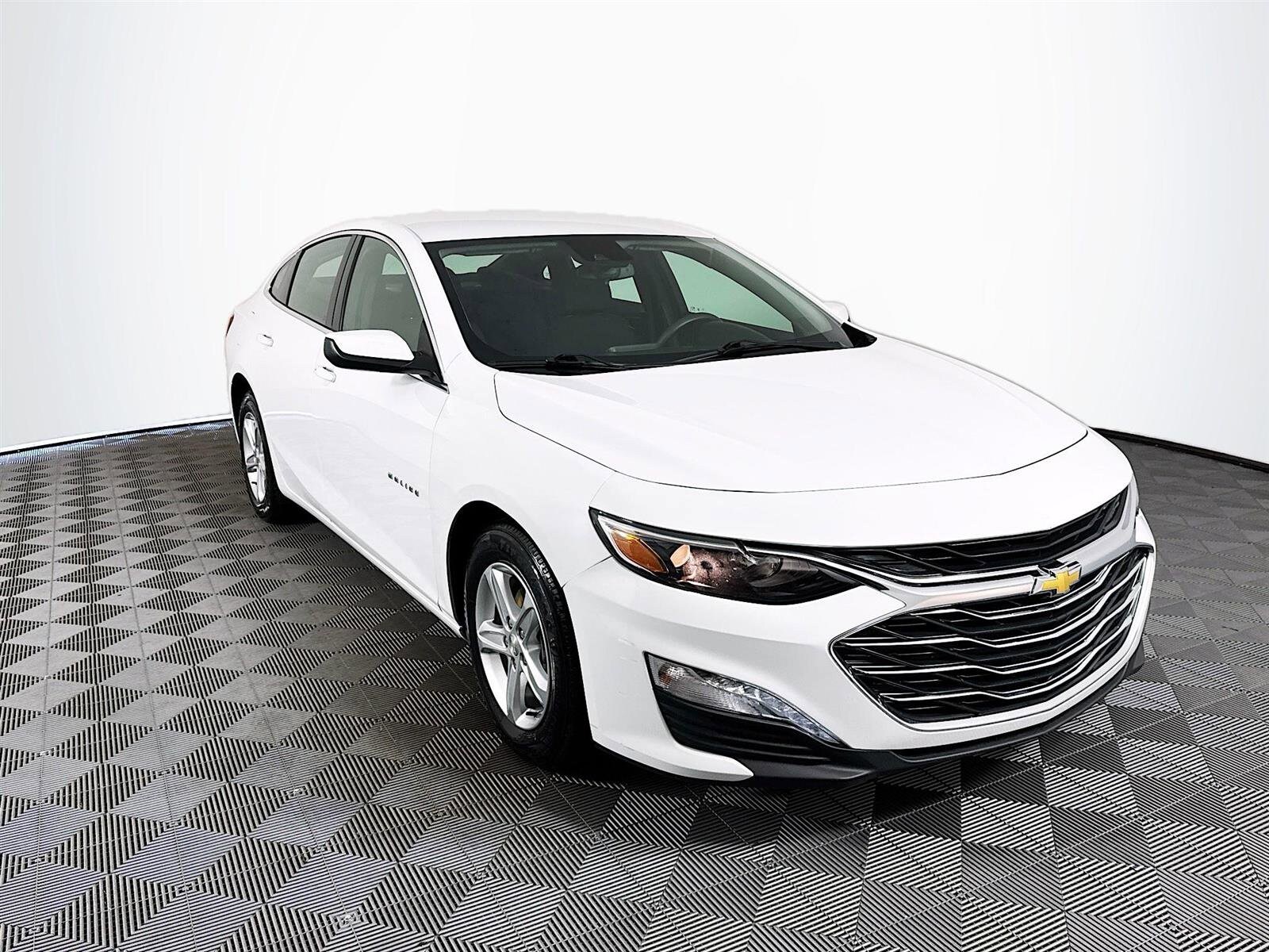 2024 Chevrolet Malibu 1LT photo 3